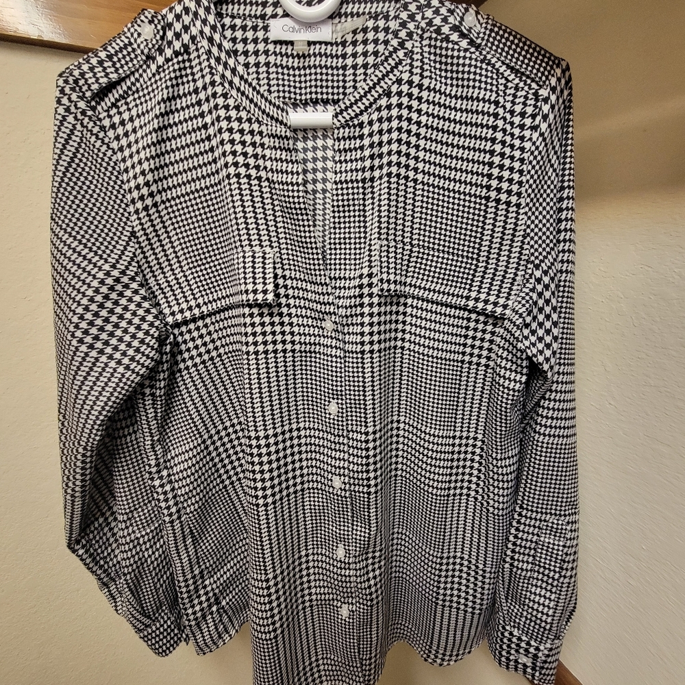 Calvin Klein medium houndstooth blouse